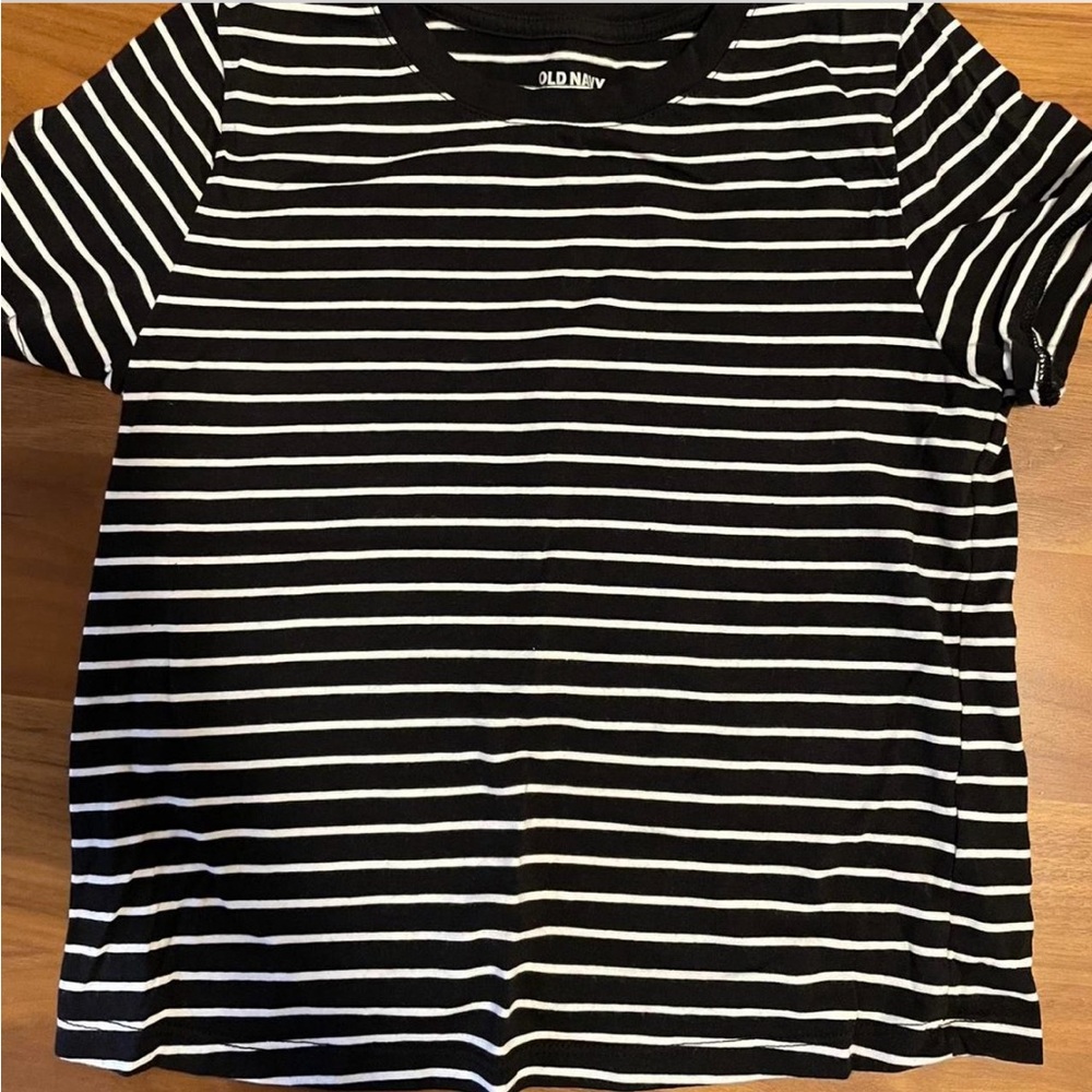 Black & white striped Old Navy t-shirt